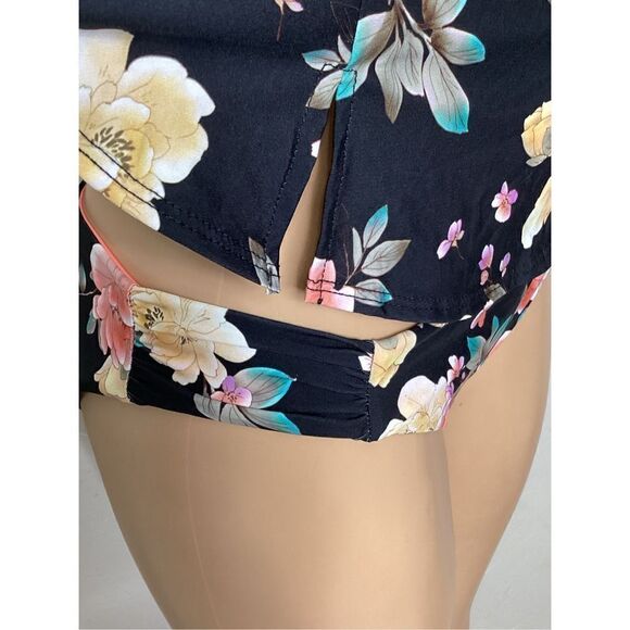 New. BECCA floral tankini set. L-top/XL-bottom. Retails $149 - Picture 7 of 11